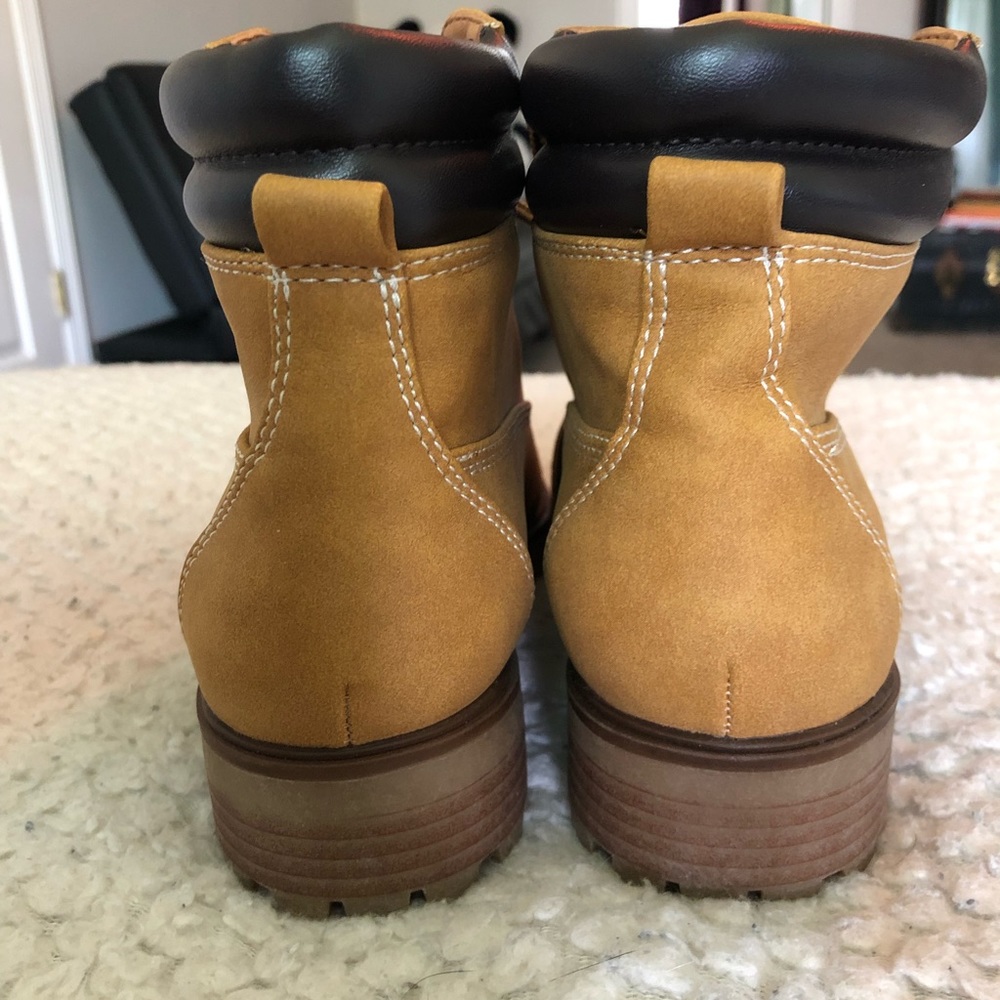 Boots - Picture 3 of 4